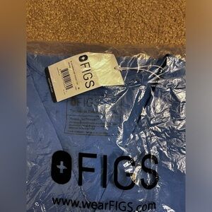 Figs Catarina One Pocket scrub top. Size M